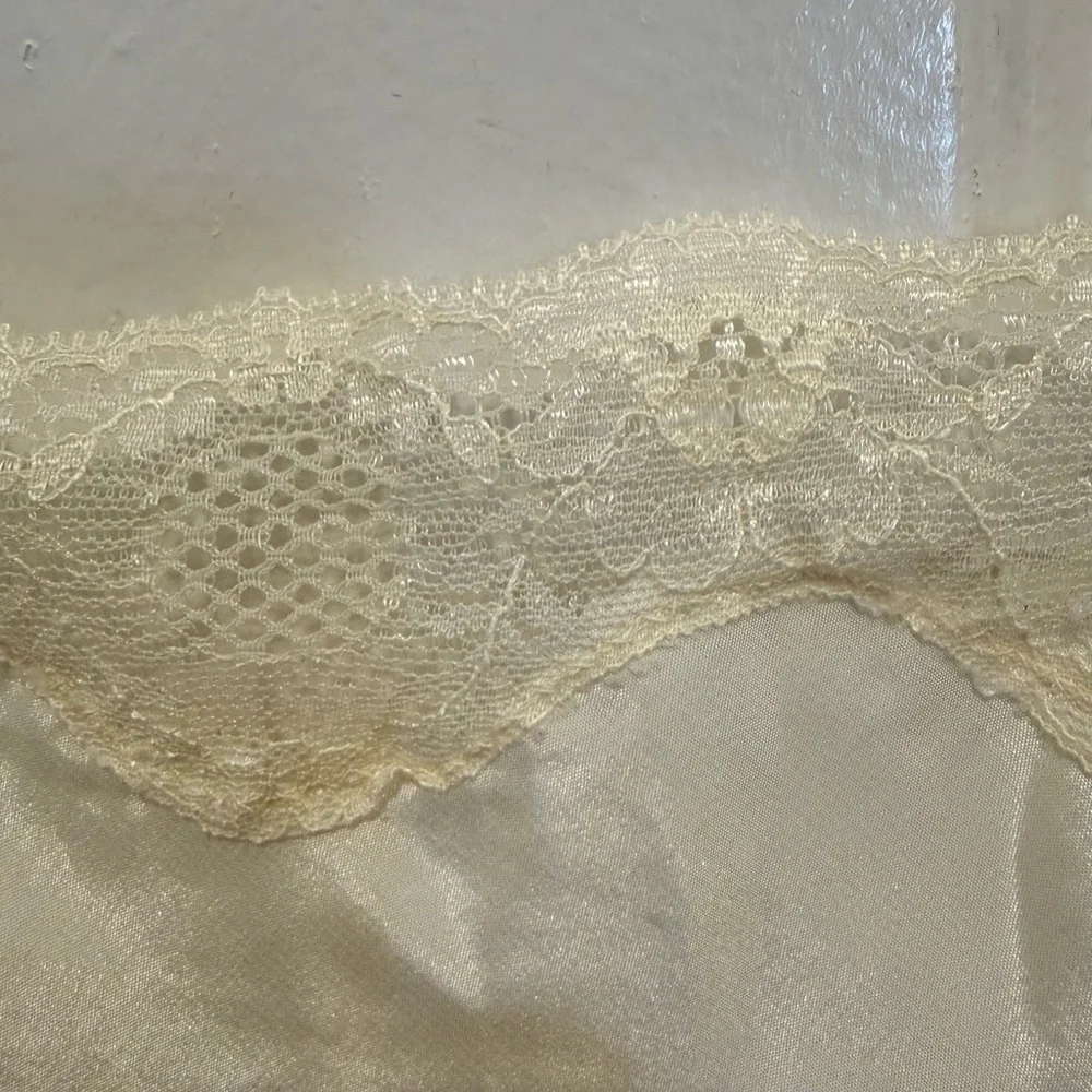 Vintage Warners 80s/90s Simple cream Satin Lingerie Cami Lace Trim - Picture 3 of 5